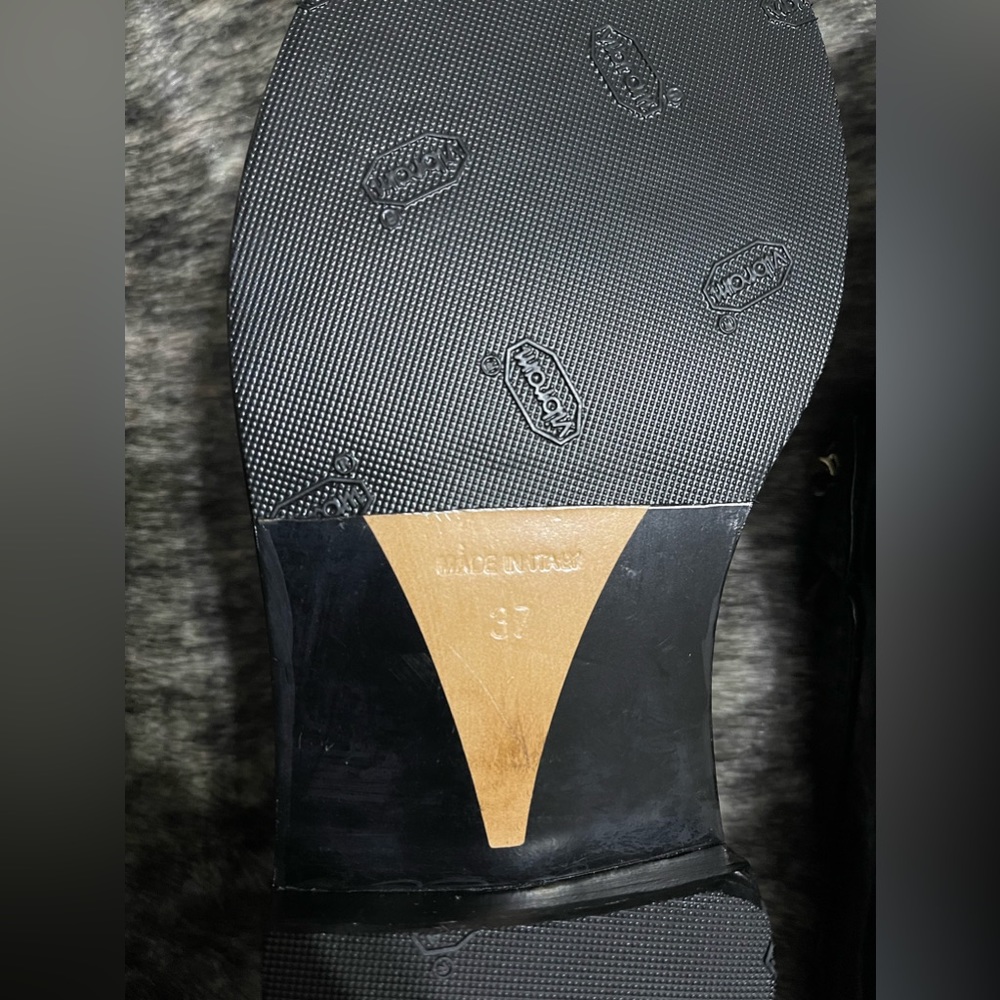 Authentic CHANEL Black Patent Gold Chain Loafer. Size 37 - Picture 11 of 14